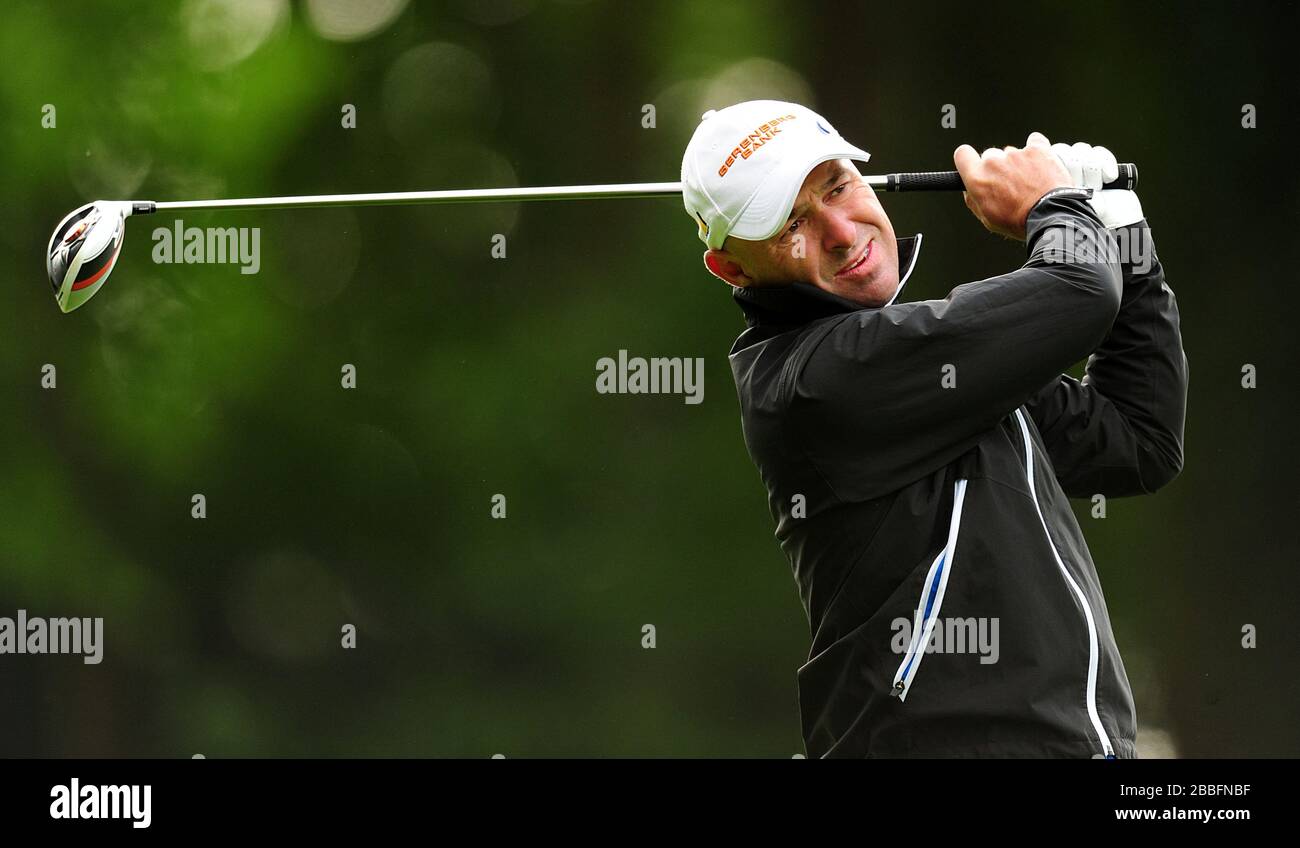 Robert Coles in Inghilterra durante il primo giorno del campionato PGA BMW 2013, al Wentworth Golf Club. Foto Stock