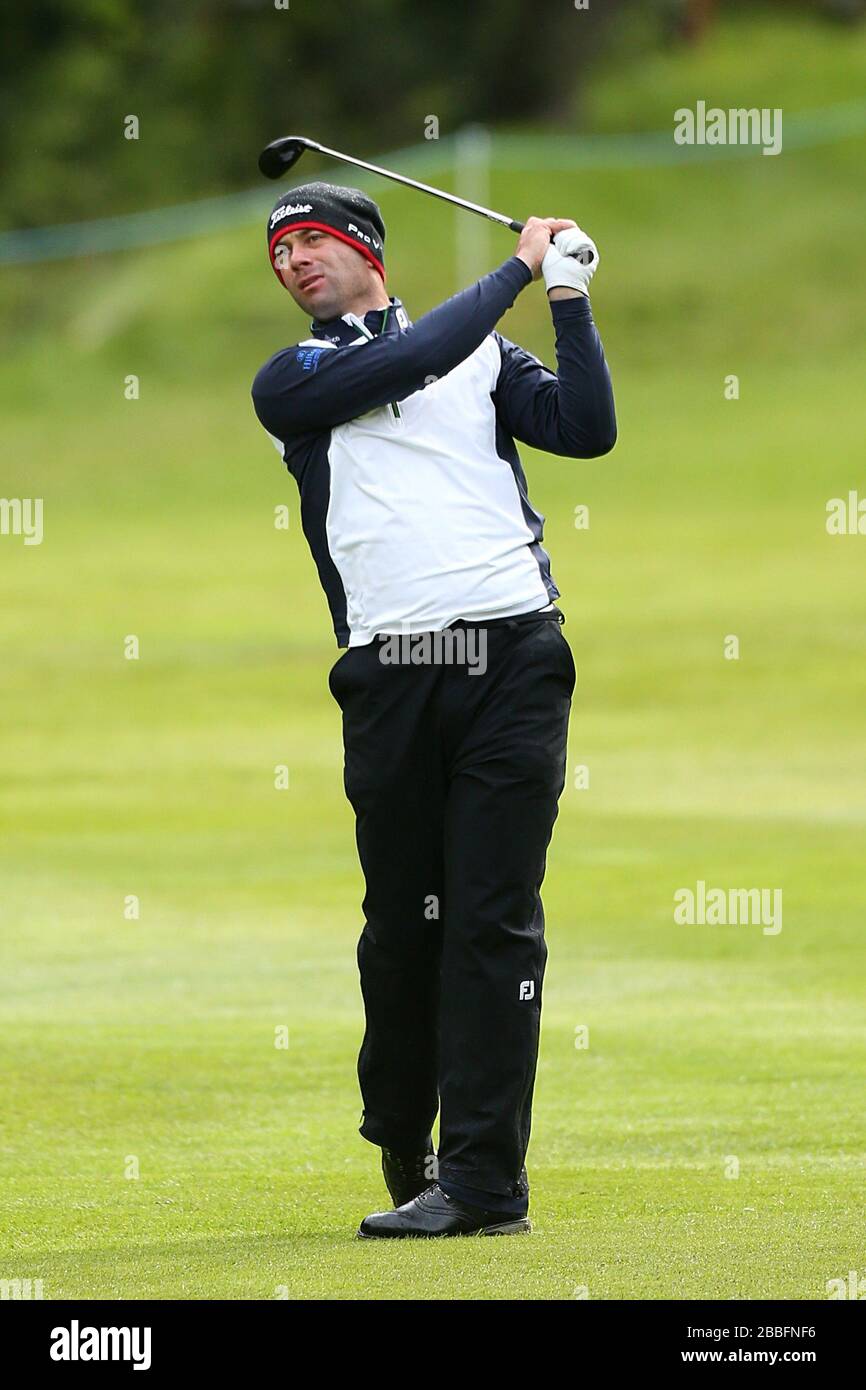 Il portoghese Ricardo Santos durante il secondo giorno del campionato PGA BMW 2013, al Wentworth Golf Club. Foto Stock