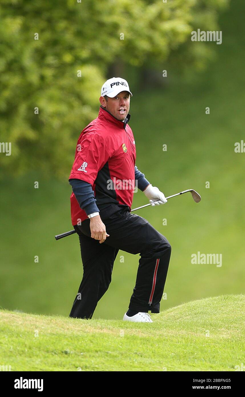 Lee Westwood in Inghilterra durante il secondo giorno del campionato PGA BMW 2013, al Wentworth Golf Club. Foto Stock