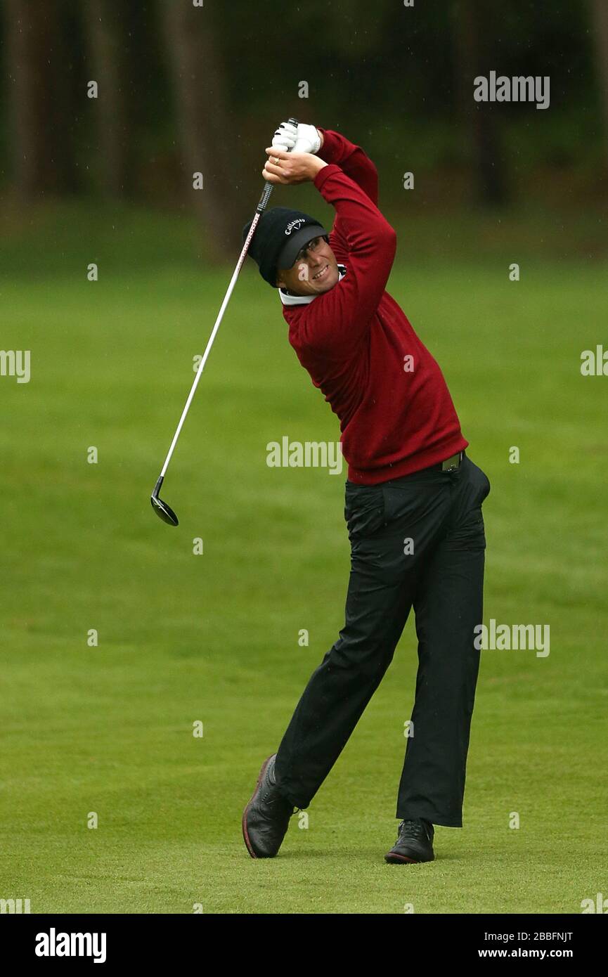 Niclas Fasth in Svezia durante il secondo giorno del campionato PGA BMW 2013, al Wentworth Golf Club. Foto Stock