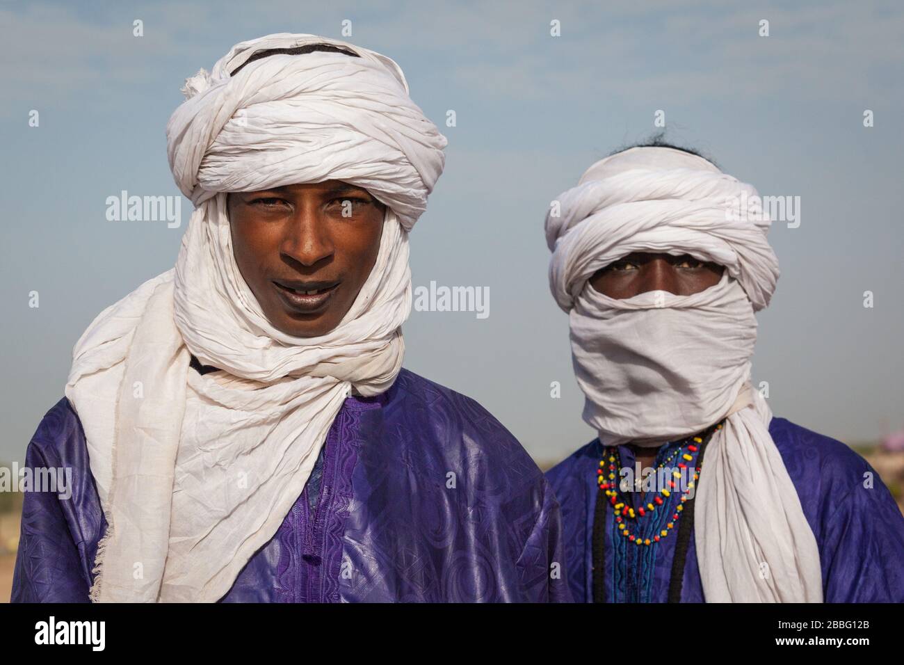 Ingall, Niger : uomini Tuareg in turbans tradizionali primo piano Foto Stock