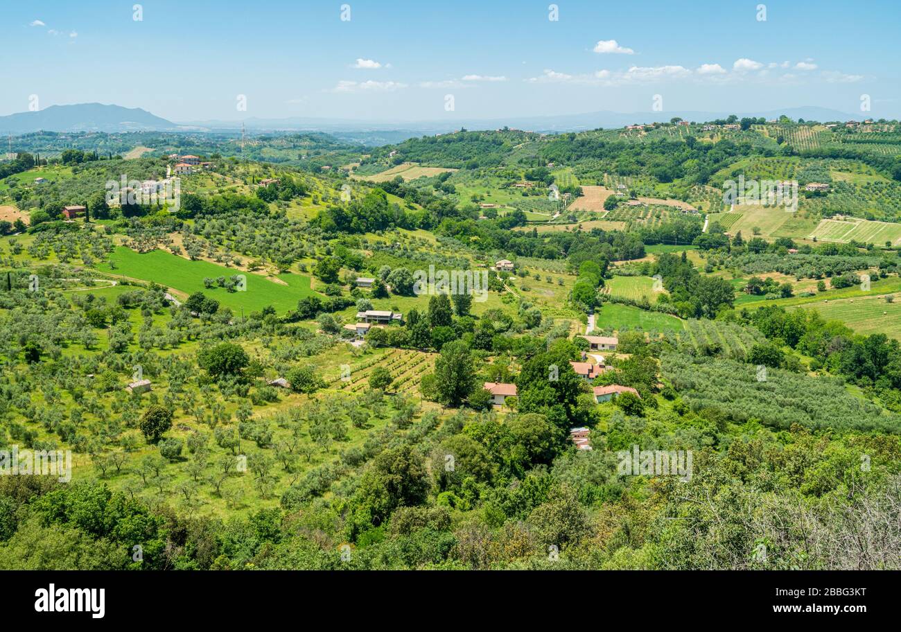 Vista panoramica da Casperia, borgo medievale rurale della provincia di Rieti, Lazio (Italia). Foto Stock