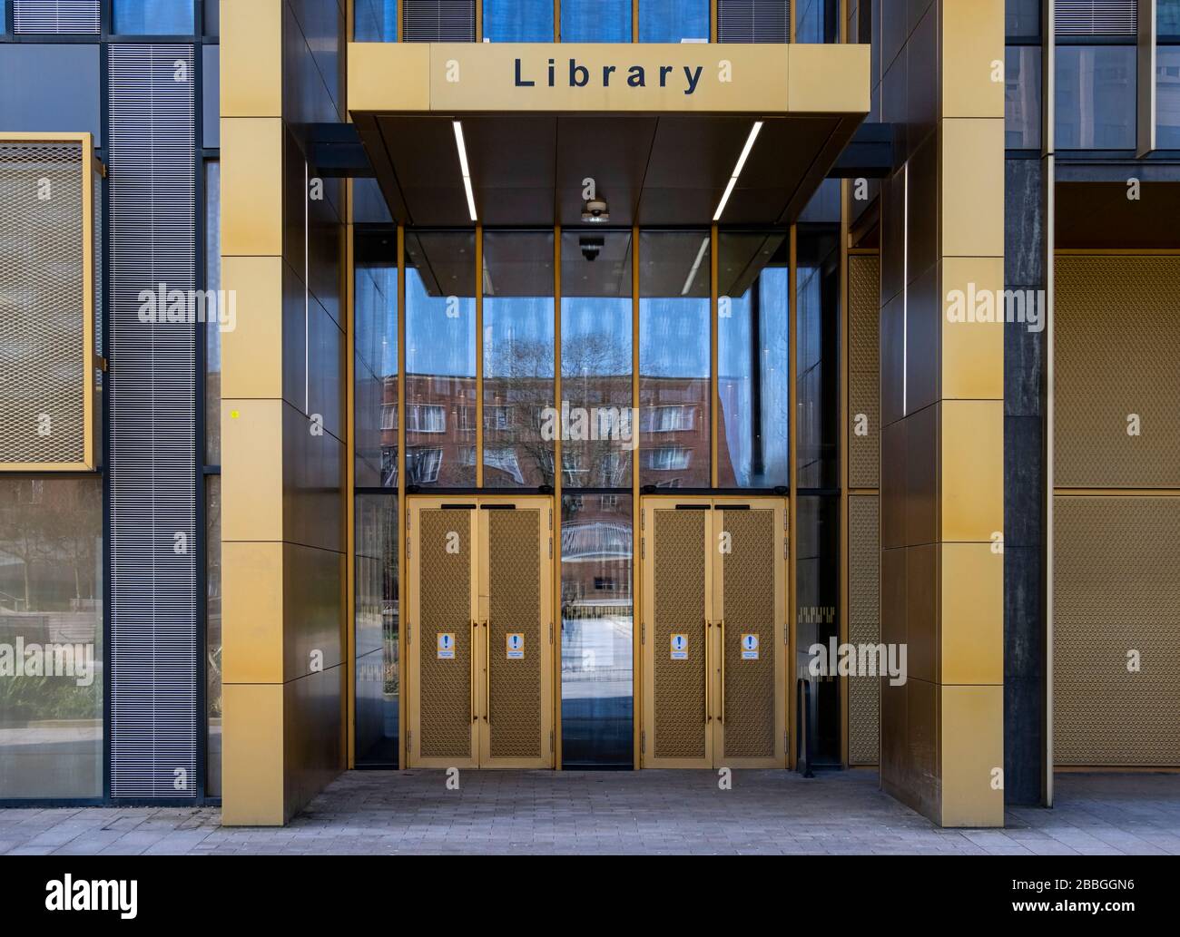Ingresso principale della Biblioteca, Birmingham University Campus, Birmingham, West Midlands, Inghilterra, Regno Unito Foto Stock