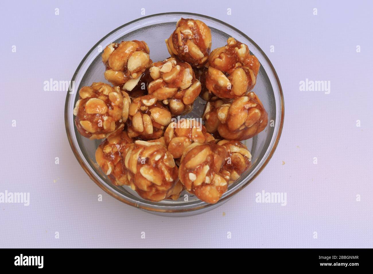 Arachidi sane e dolci o arachidi e jaggery Laddoo Foto Stock