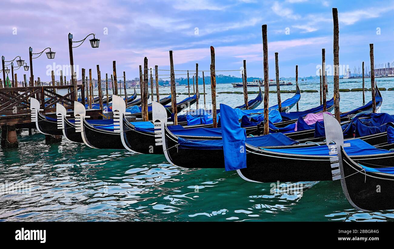 Venezia, capitale del Veneto del Nord Italia, è costruita su 118 piccole isole in una laguna del Mare Adriatico. Non ha strade, solo canali, li Foto Stock
