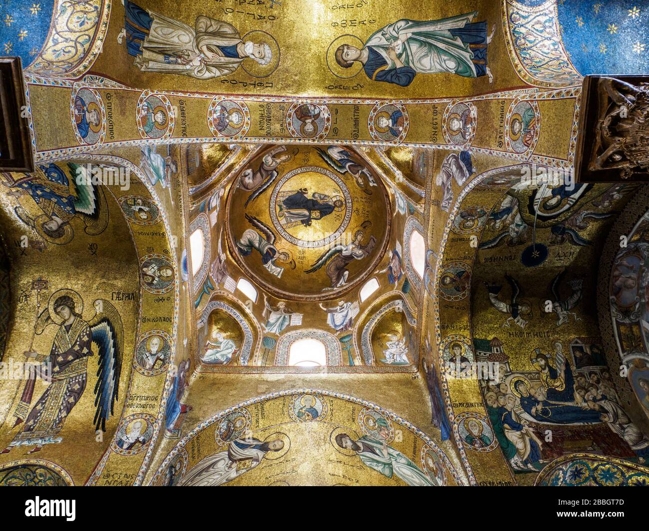 Palermo, Sicilia, Italia, Giugno 2019 la pittura interna del soffitto della Chiesa Martorana a Palermo Foto Stock
