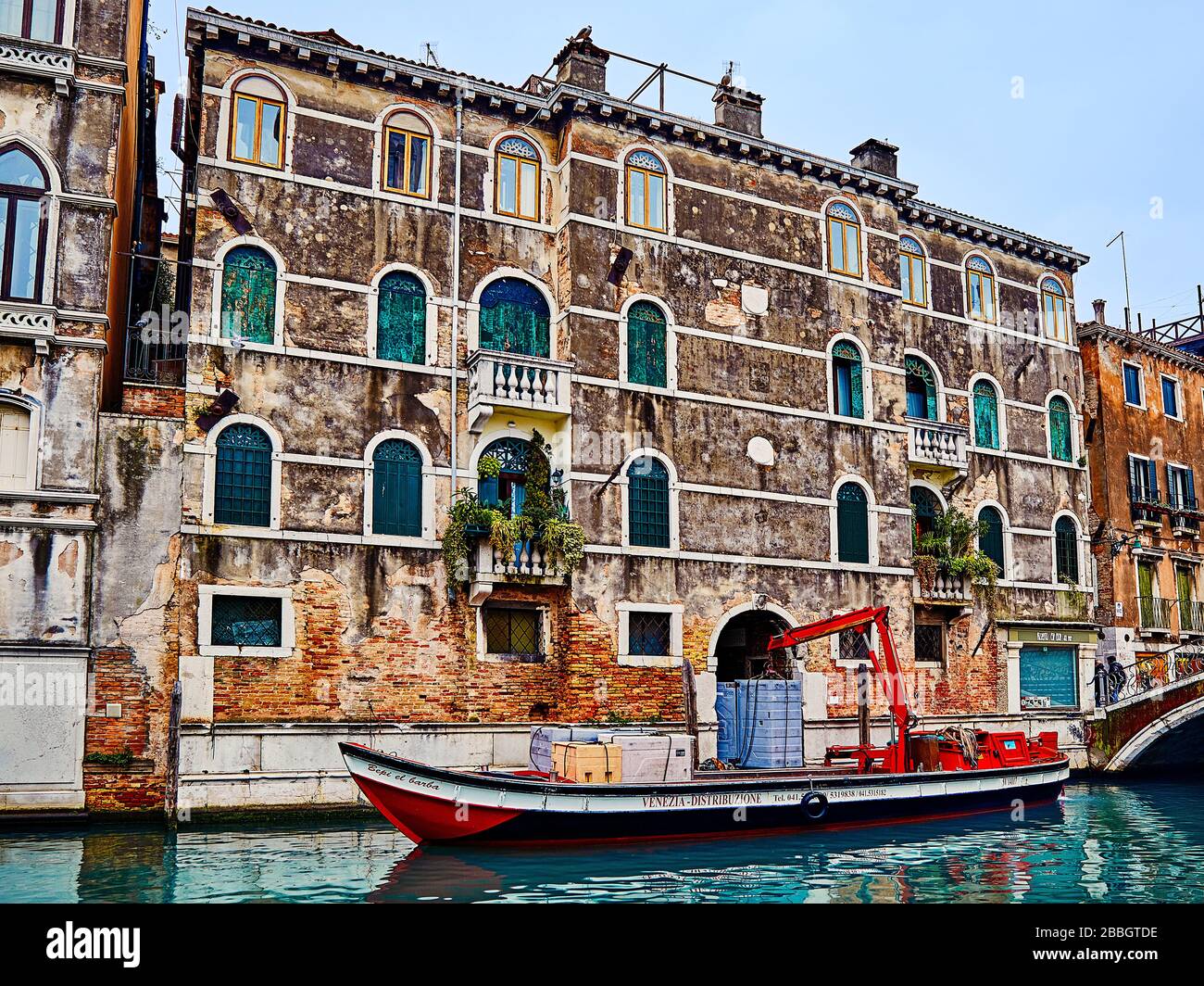 Venezia, capitale del Veneto del Nord Italia, è costruita su 118 piccole isole in una laguna del Mare Adriatico. Non ha strade, solo canali, li Foto Stock