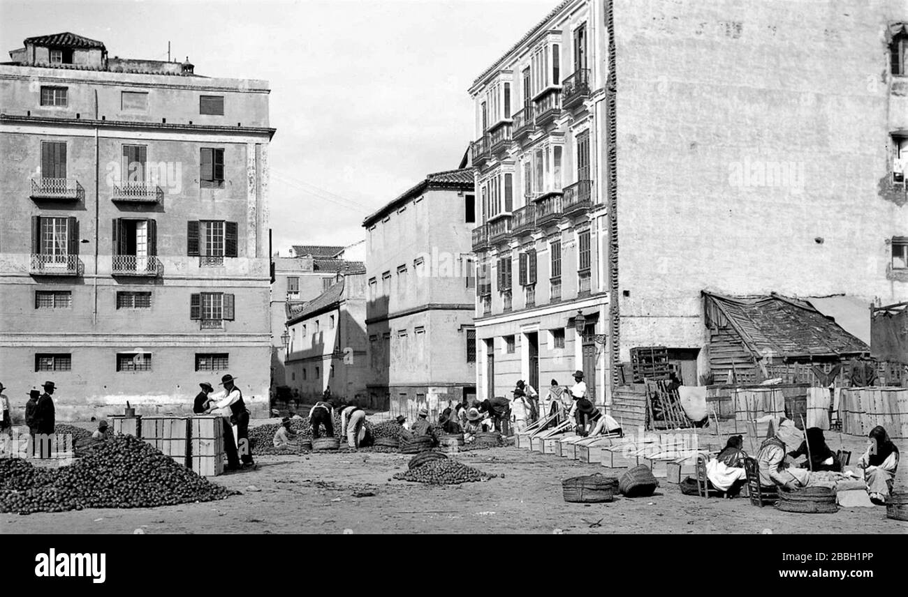Contadini spagnoli che ordinano e confezionano prodotti di frutta a Valencia Spagna 1908 Foto Stock
