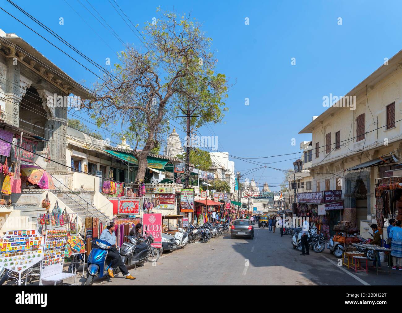 Strada nella città vecchia, Udaipur, Rajasthan, India Foto Stock