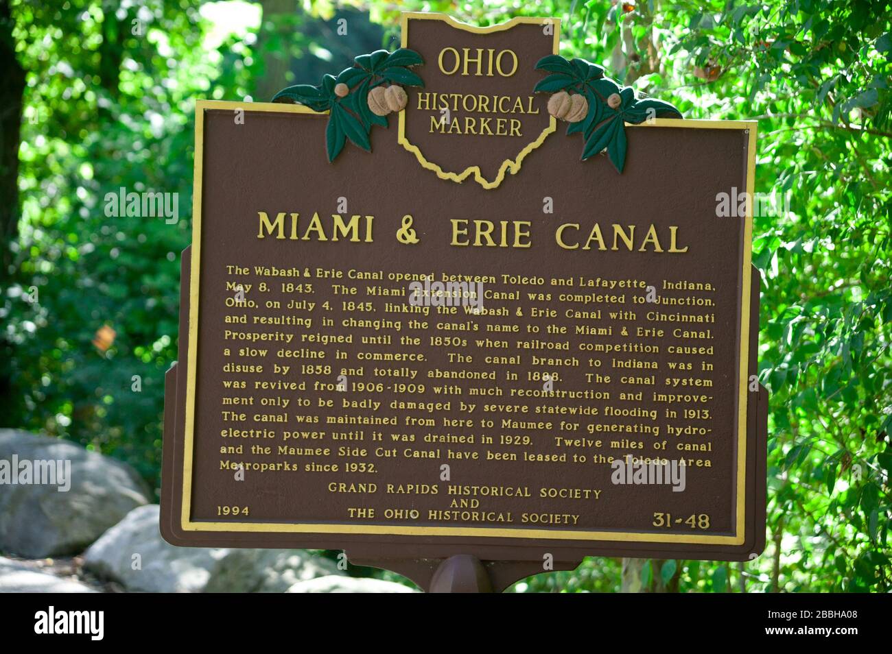 Un segno storico marrone per il canale di Miami & Erie al Providence Metro Park Canal Experience vicino a Grand Rapids, Ohio Foto Stock