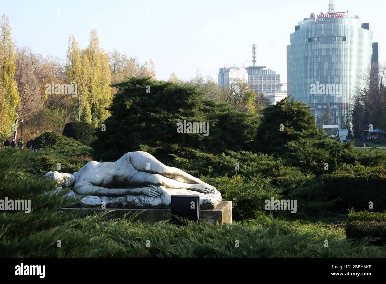 La scultura della ninfa addormentata nel Parco Herastrau di Bucarest, Romania Foto Stock