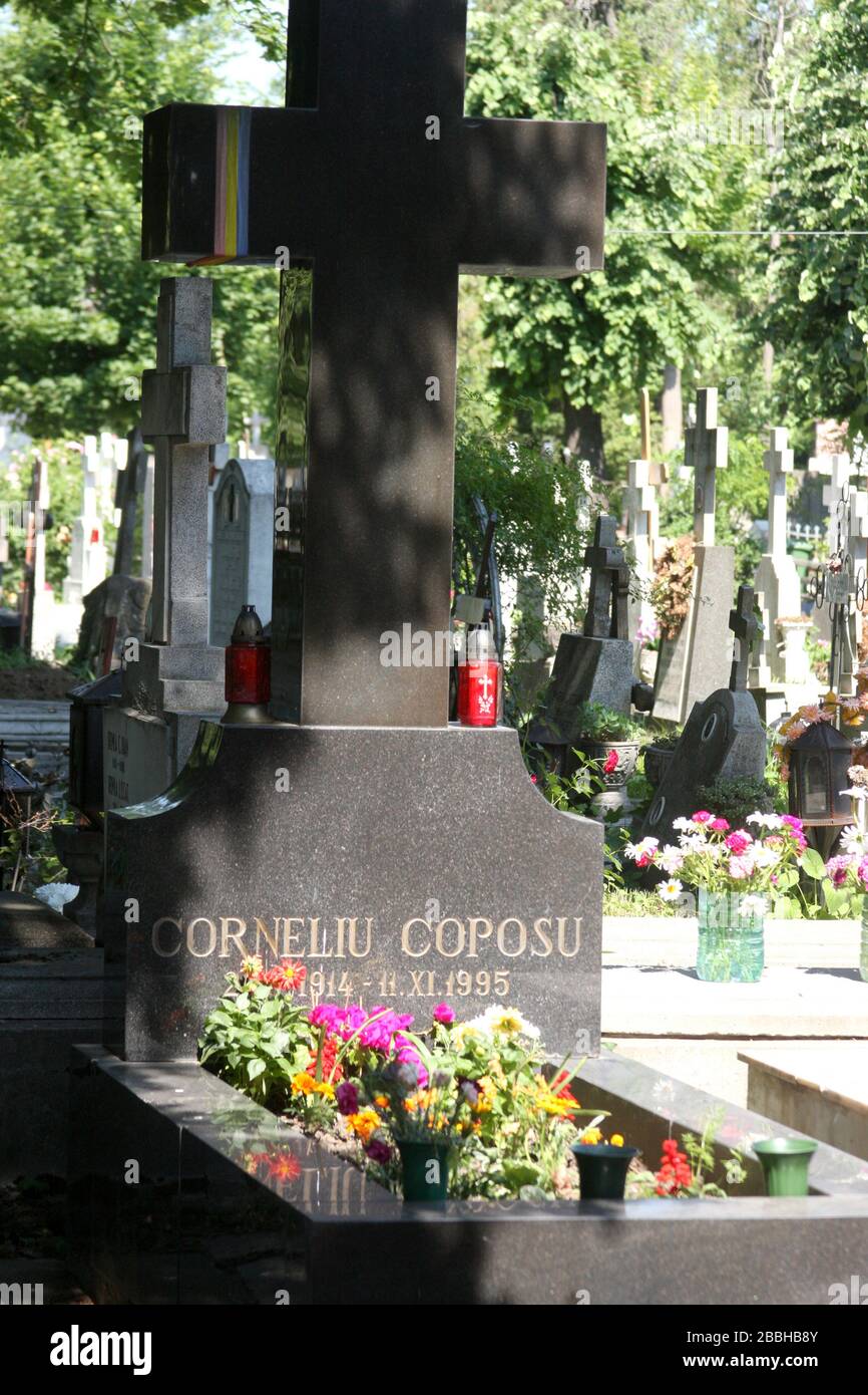 Cimitero di Bellu, Bucarest, Romania. La tomba di Corneliu Coposu, famosa figura politica del 20 ° secolo in Romania. Foto Stock