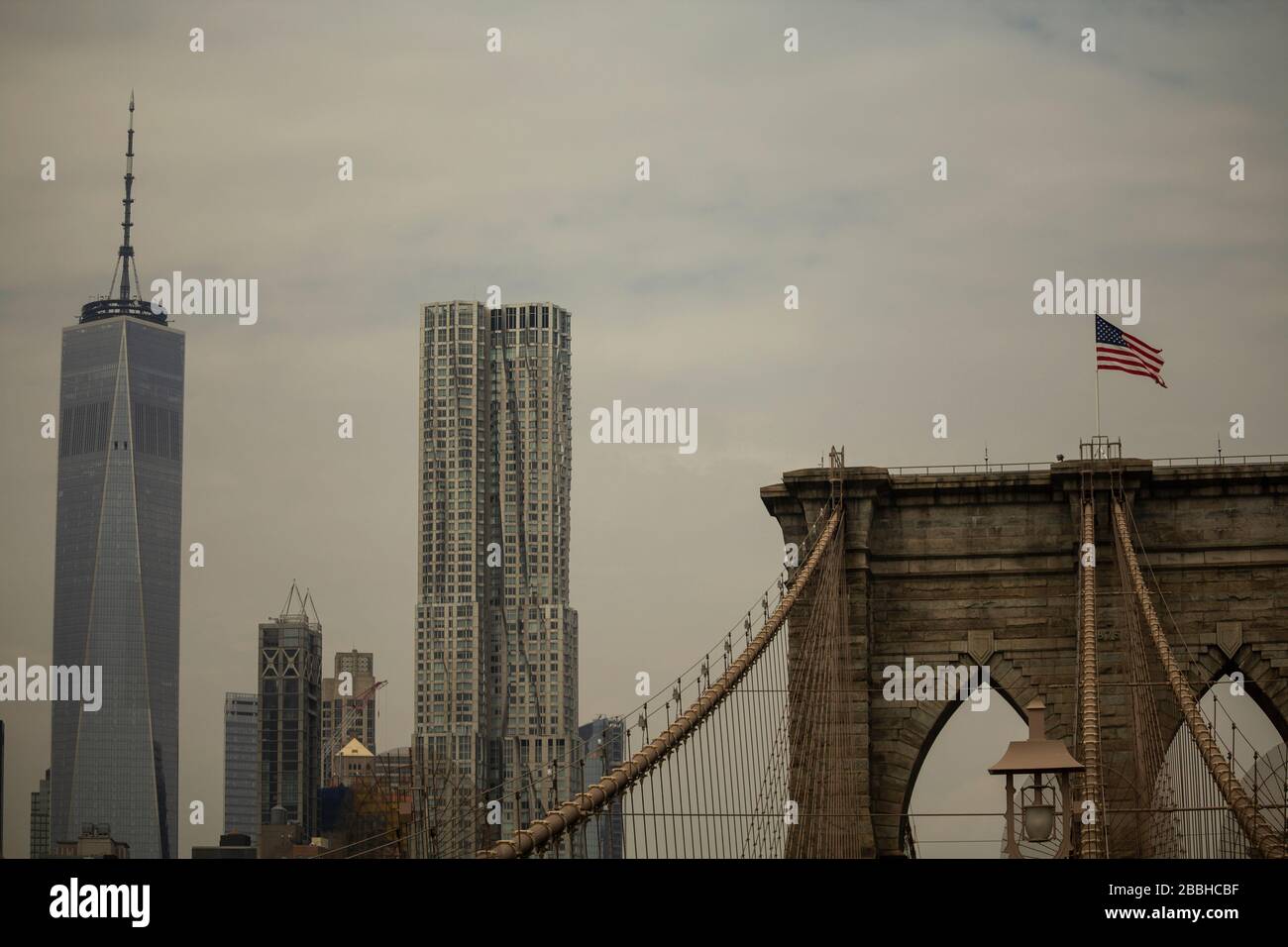 Vista del One World Trade Center dal Ponte di Brooklyn, New York City, USA Foto Stock