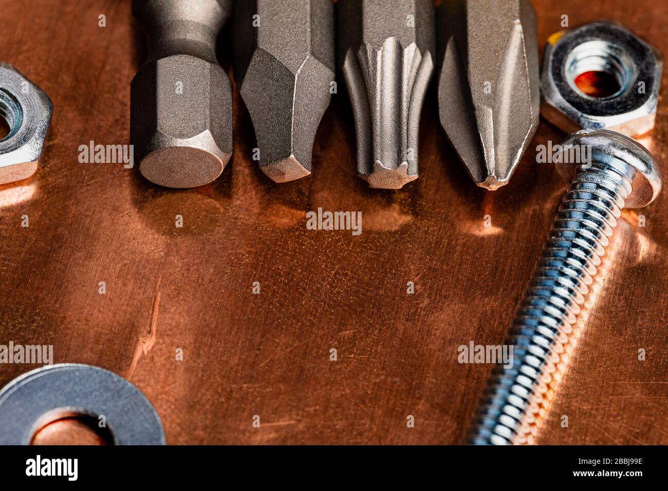 Una macro immagine composta per la scrittura su copia con 4 punte per trapano a stella, phillips e quadrata con il retro della punta 4th visualizzata. Molti dadi, era Foto Stock