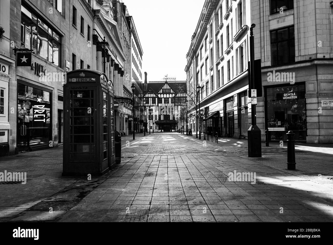 Strada vuota a Oxford Circus, Londra, Regno Unito Foto Stock