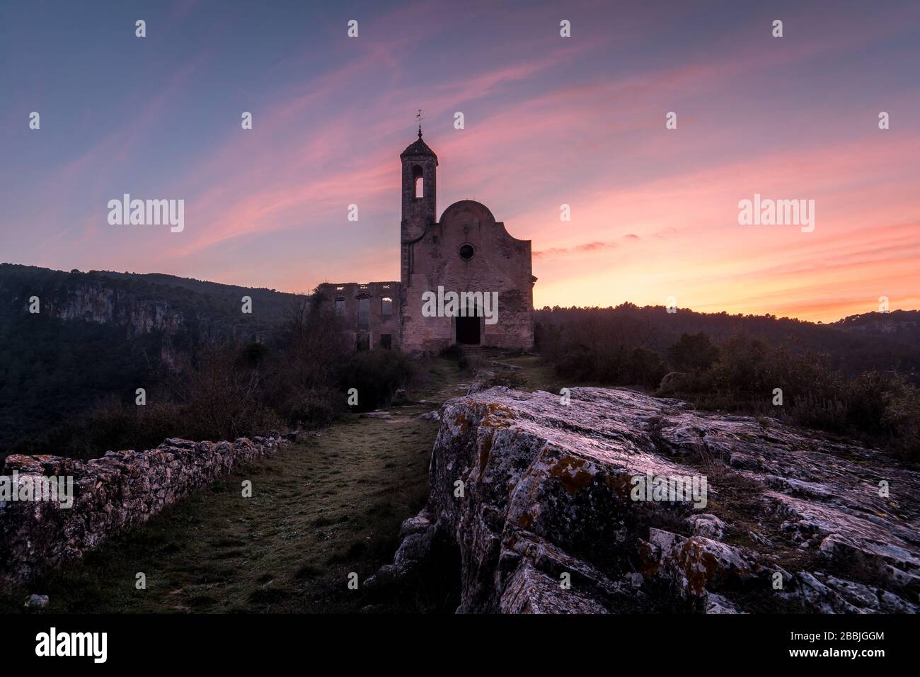 Chiesa castello tramonto cielo colori Foto Stock