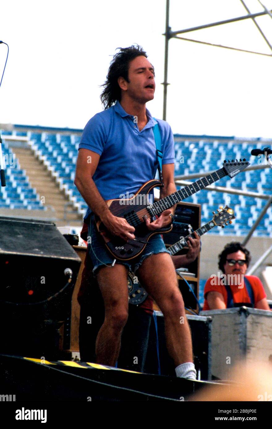 The Grateful Dead si esibirà presso Rich Stadium, Buffalo, New York 07-04-1986 Bob Weir Photo di Michael Brito Foto Stock