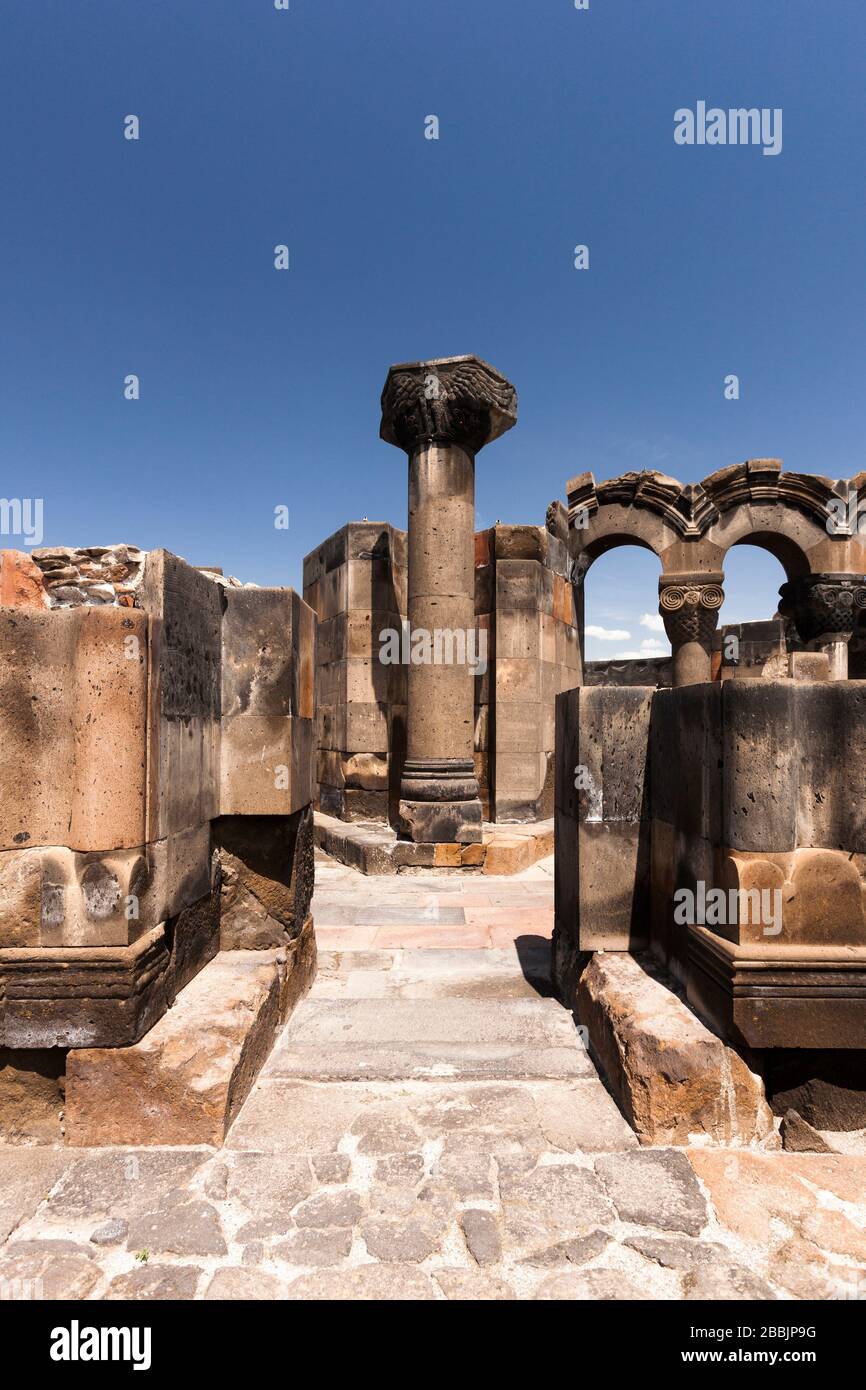 Zvartnots, antico tempio armeno, sito archeologico di Zvartnots, Vagharshapat, Yerevan, Armenia, Caucaso, Asia Foto Stock