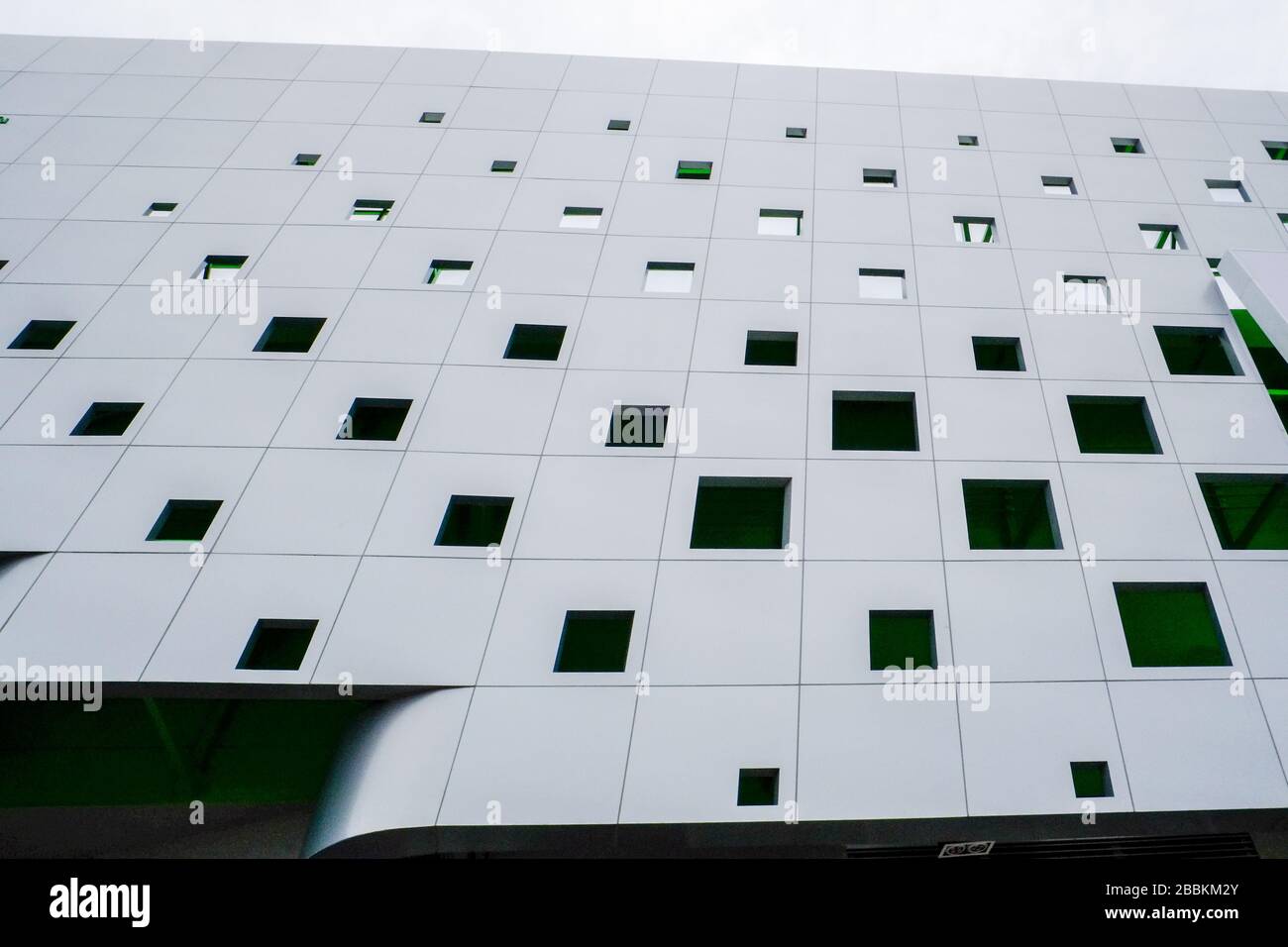 facciata in alluminio composito dell'edificio Foto Stock