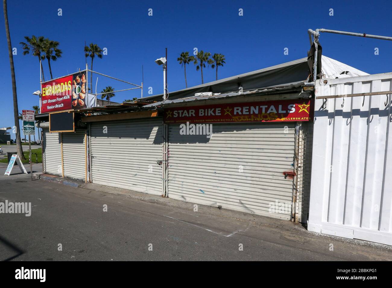 Vista generale di Venice Beach, sulla scia della pandemia del coronavirus COVID-19, giovedì 26 marzo 2020 a Venezia, California, USA. (Foto di IOS/Espa-Images) Foto Stock