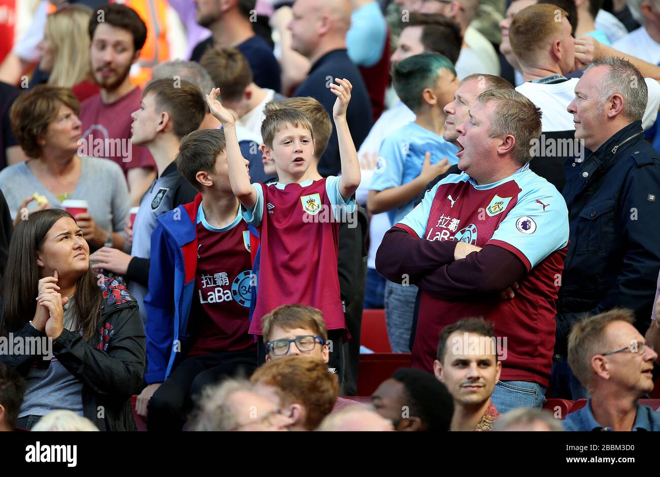 Un giovane Burnley ventola in stand Foto Stock