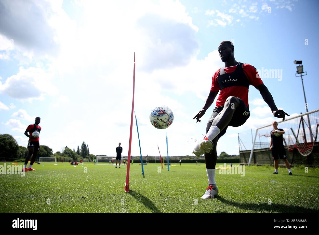 Mohamadou-Naby Sarr di Charlton Athletic durante la formazione Foto Stock