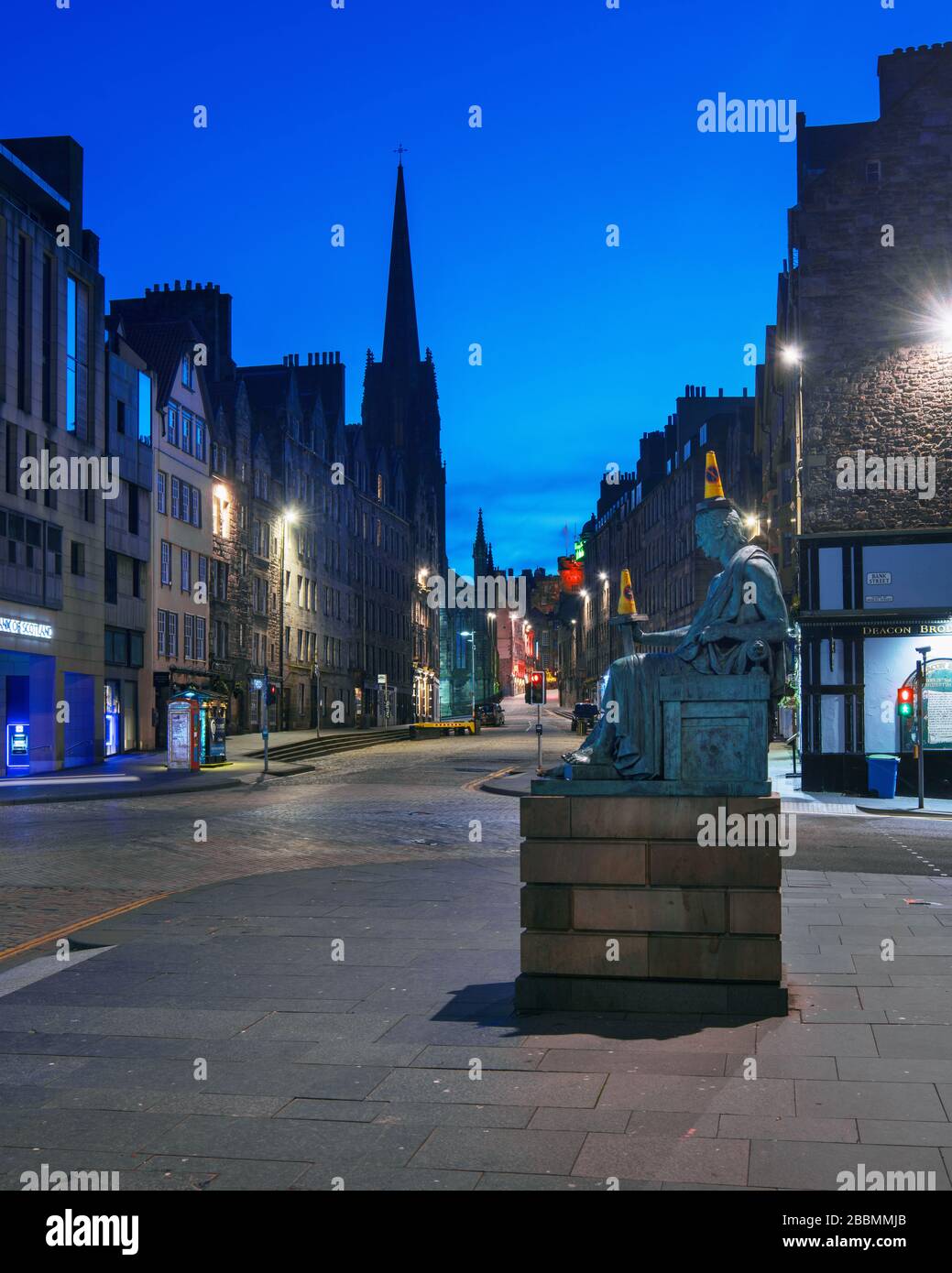 Scena nella capitale scozzese di Edimburgo - strade vuote durante lo scoppio del Covid-19. Foto Stock