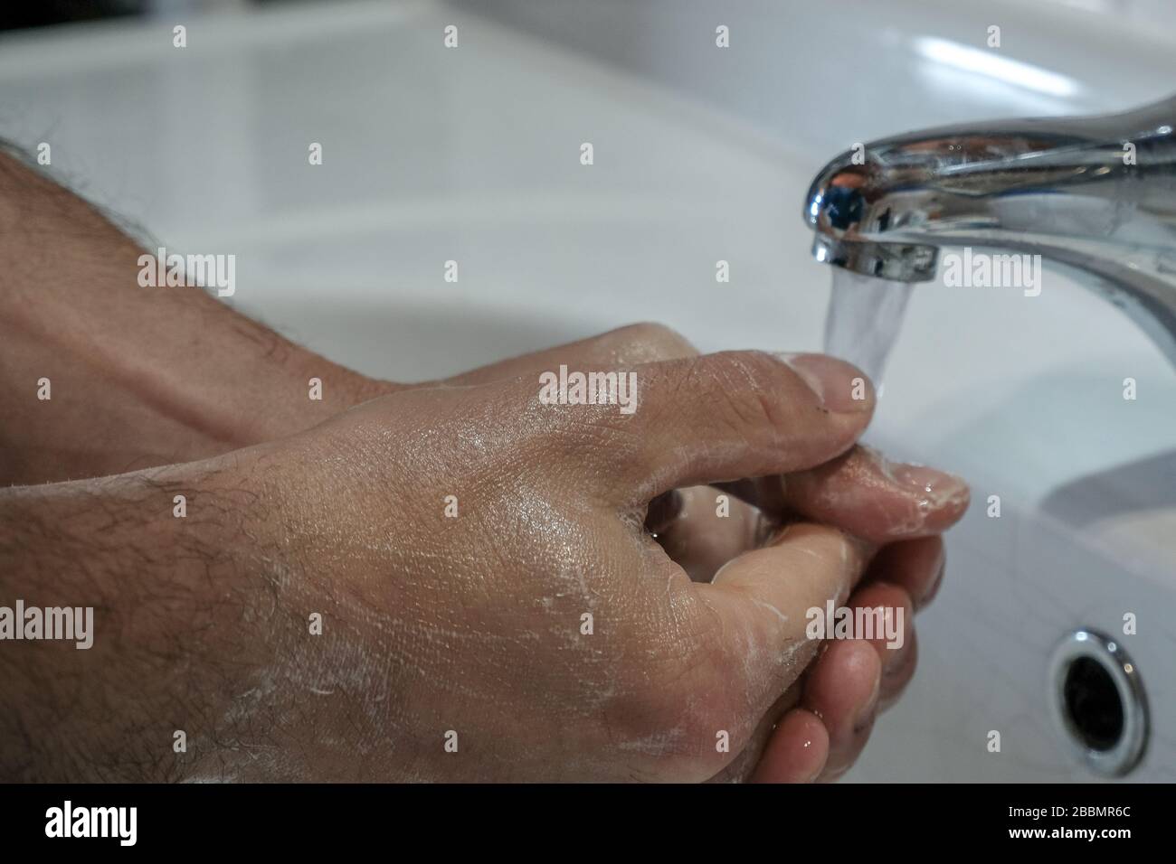 Lavarsi le mani per la disinfezione del virus covid-19, cure mediche pulite, coronavirus Foto Stock