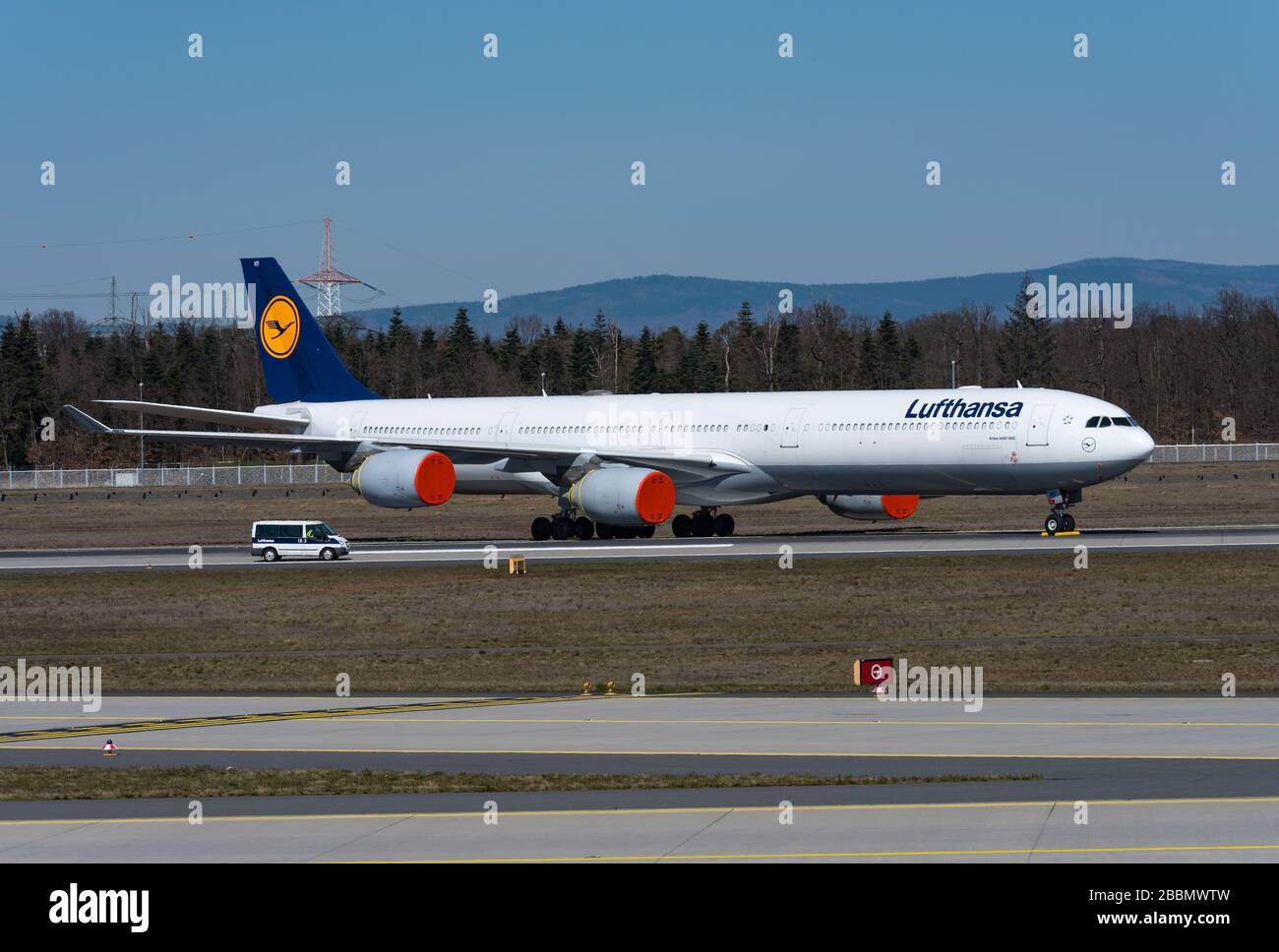 lufthansa Planes Park a causa del Corona, Covid 19 shutdownon la pista nord-occidentale dell'aeroporto di Francoforte, fra, Germania Foto Stock