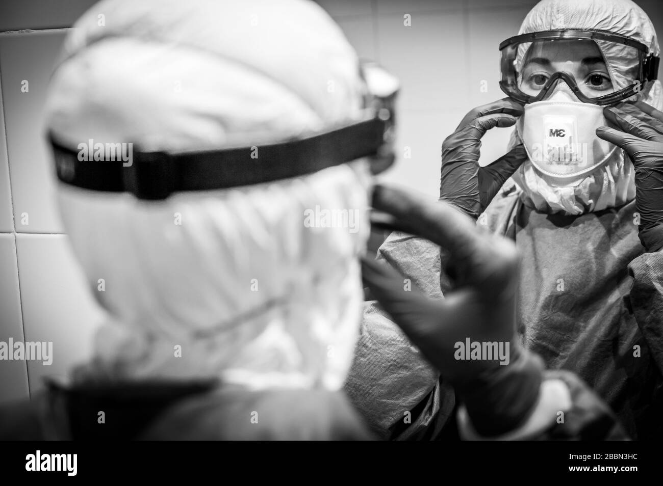 Il personale sanitario si protegge da covid19 Foto Stock