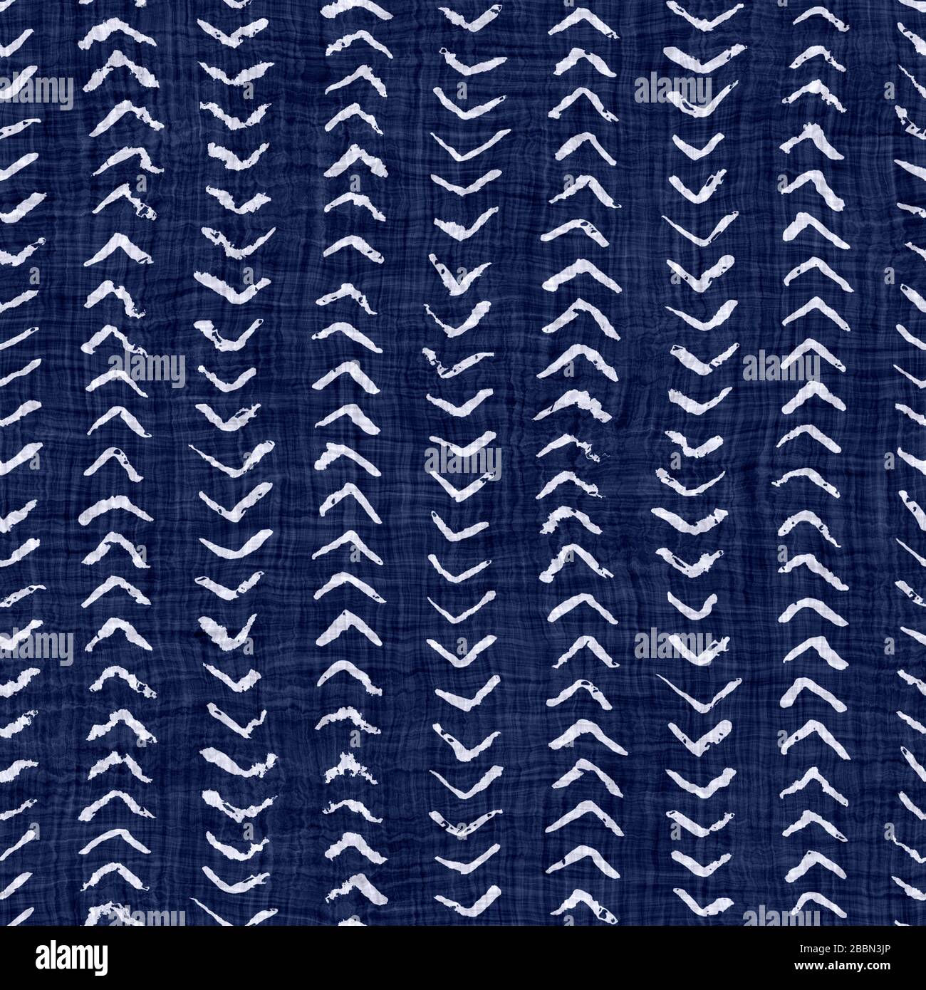 Indigo blu batik effetto tinto texture sfondo. Campione giapponese senza cuciture a ripetizione. Motivo di blocco a spina di pesce colorante candeggina. asiatico maschile Foto Stock