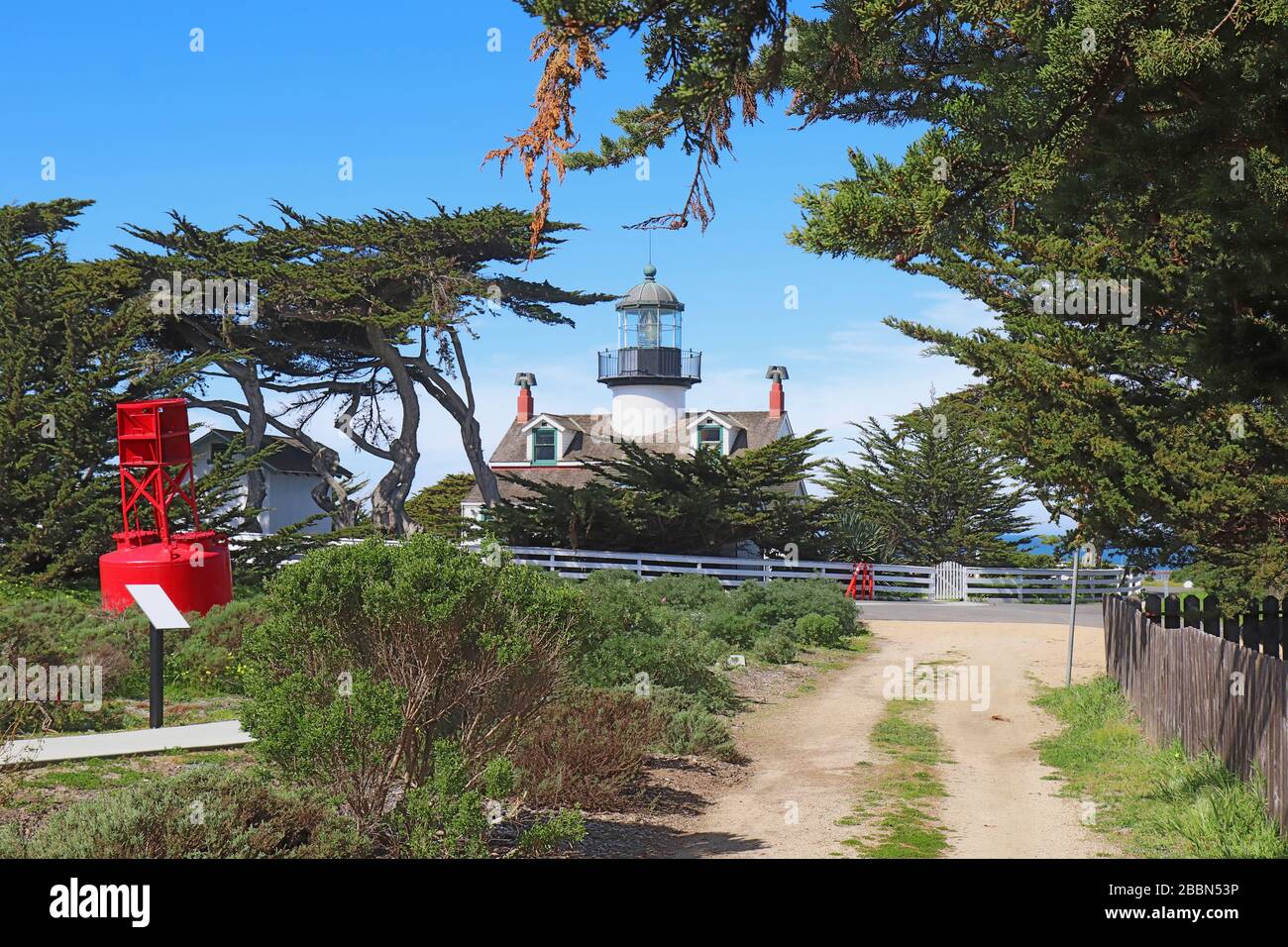 Punto Pinos, la più antica opera continuamente faro sulla costa ovest, sulla baia di Monterey in Pacific Grove, California Foto Stock