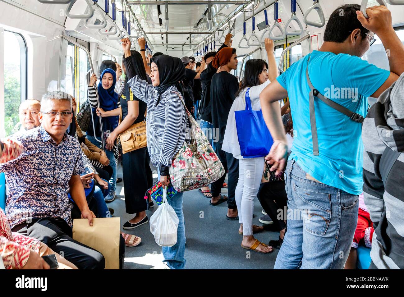 Passeggeri in metropolitana (MRT), Jakarta, Indonesia. Foto Stock
