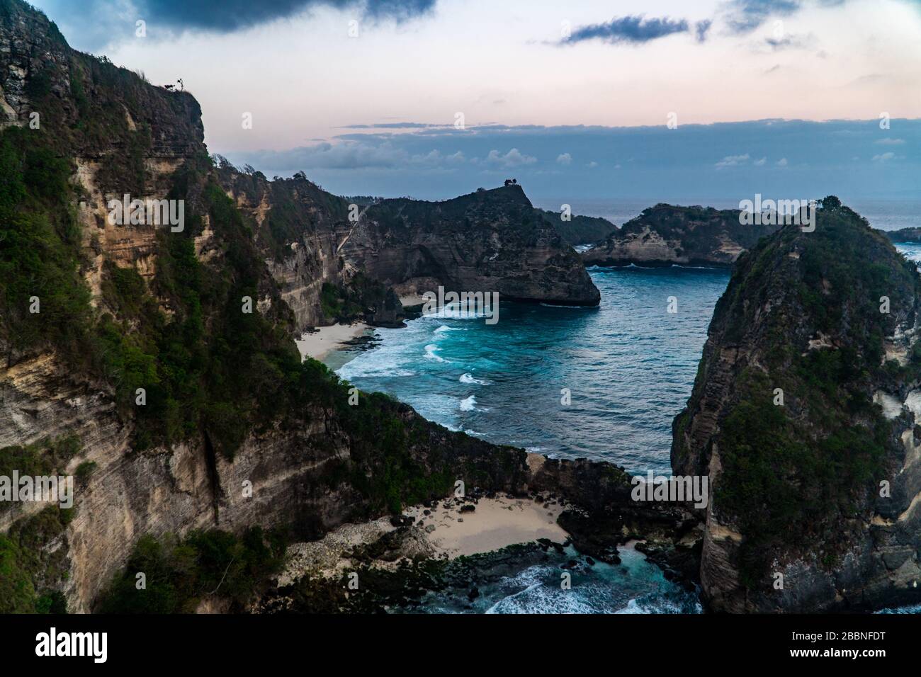 Splendida vista sulla spiaggia di Atuh a Nusa Penida Island Bali Indonesia Foto Stock