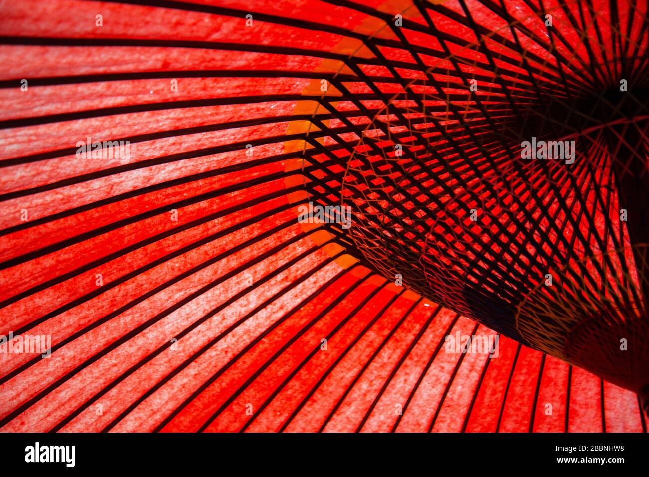 Ombrellone di carta rossa in Giappone Foto Stock Ombrellone di carta rossa in Giappone Foto Stock