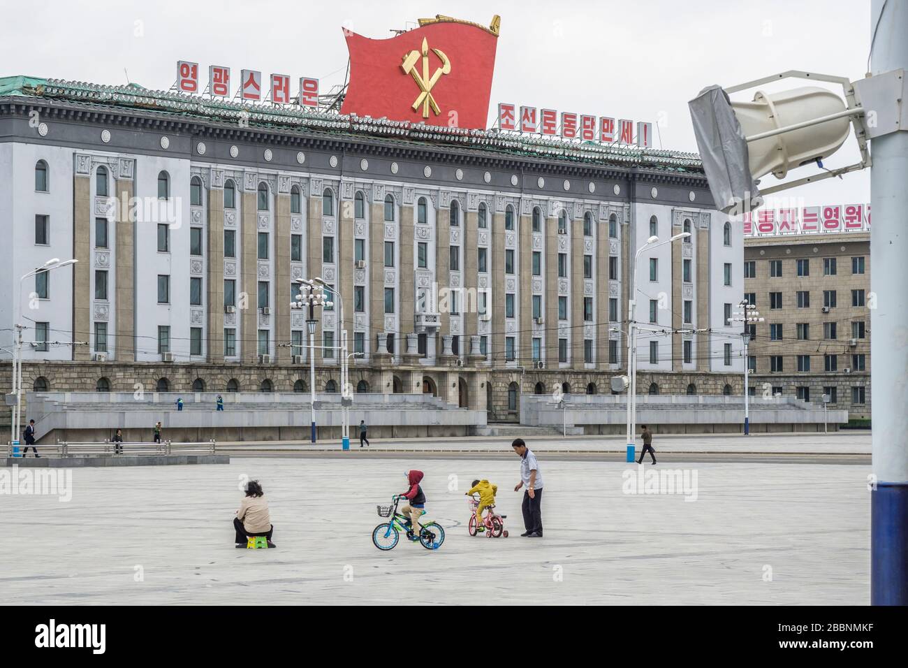 Kim il Sung Square, Pyongyang, Repubblica Democratica popolare di Corea Foto Stock