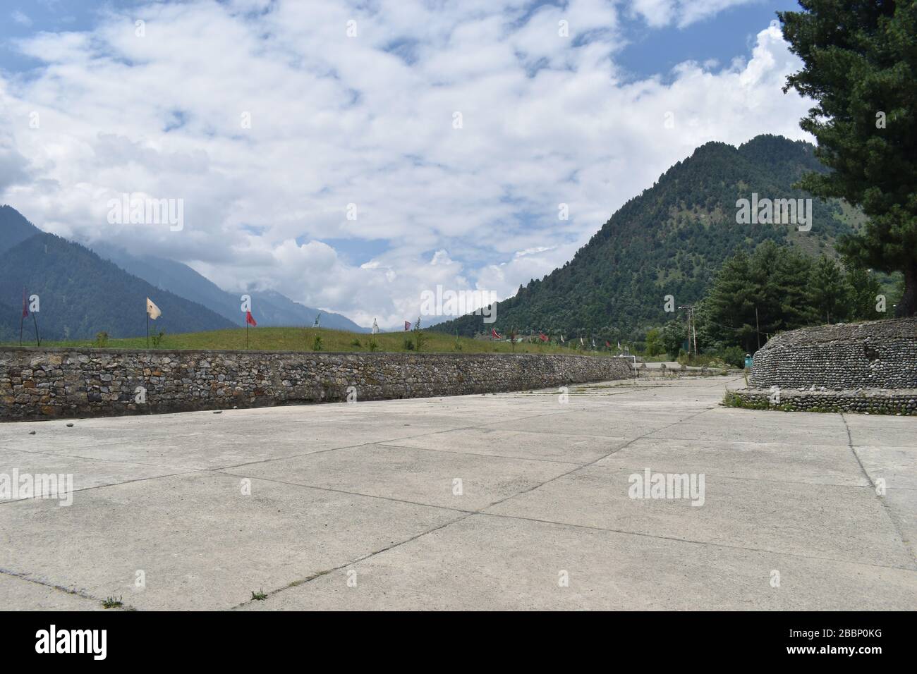 Una vista accattivante del campo da golf al Pahalgam Kashmir. Questo campo da golf e' uno dei piu' grandi campi da golf in India. Foto Stock