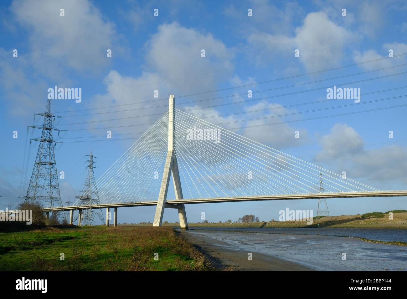 Ponte di Connah's Quay Road sull'estuario del Dee tra il Galles del Nord e l'Inghilterra del Nord Ovest Foto Stock