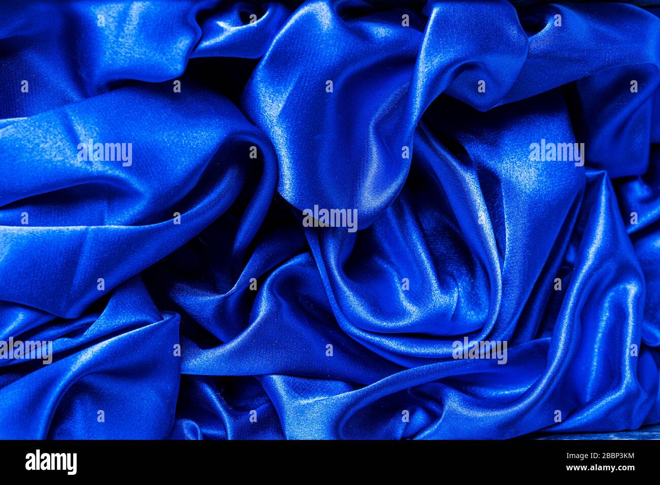 Tessuto sfondo blu texture. Tessuto di colore blu classico alla moda dell'anno 2020. Classico colore blu Pantone. Foto Stock