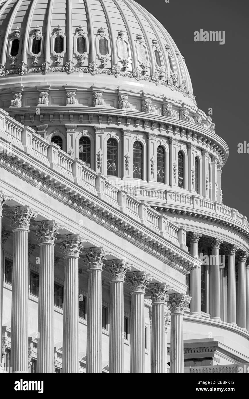 La magnifica cupola in ghisa del Campidoglio degli Stati Uniti di Thomas U. Walter sorge sopra il palazzo del Senato degli Stati Uniti, a Capitol Hill Foto Stock