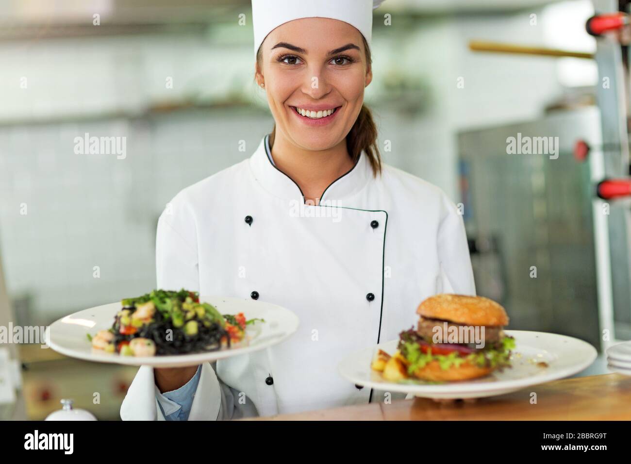 Femmina di chef in cucina Foto Stock