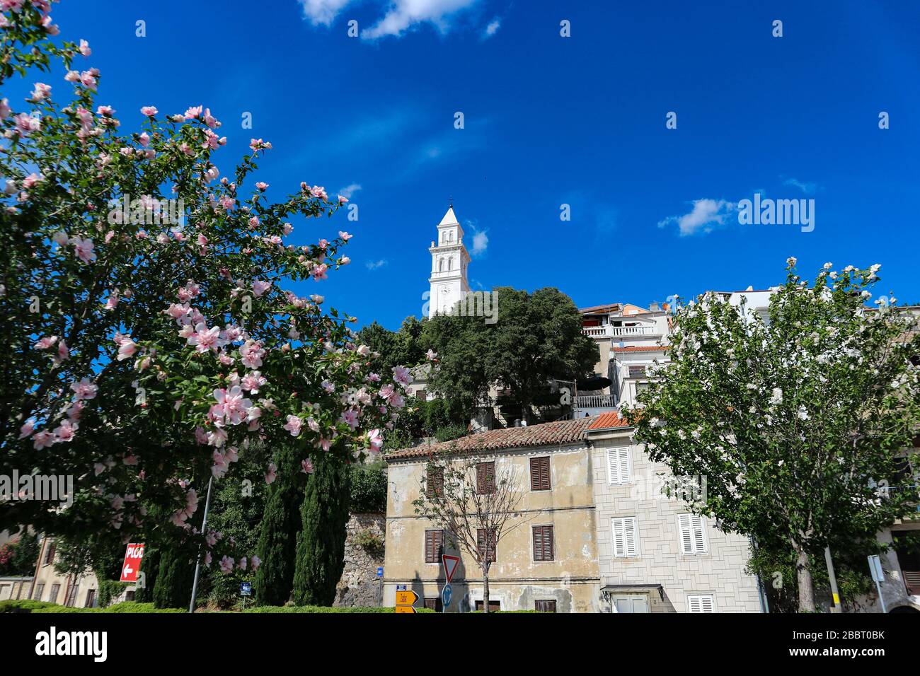 Esplorando Novi Vinodolski di giorno Foto Stock