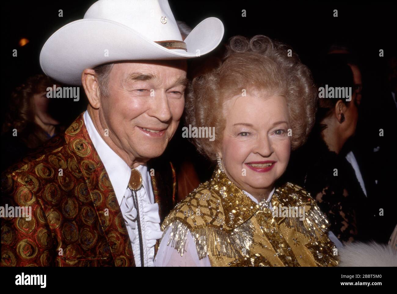 Roy Rogers e Dale Evans, star del cinema e della televisione di Cowboy, partecipano a un evento al gene Autry Museum di Los Angeles intorno agli anni ottanta. Foto Stock
