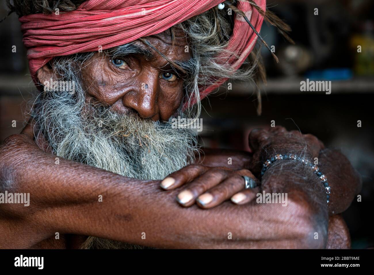 Vecchio uomo indiano in Pushkar India ritratto Foto Stock