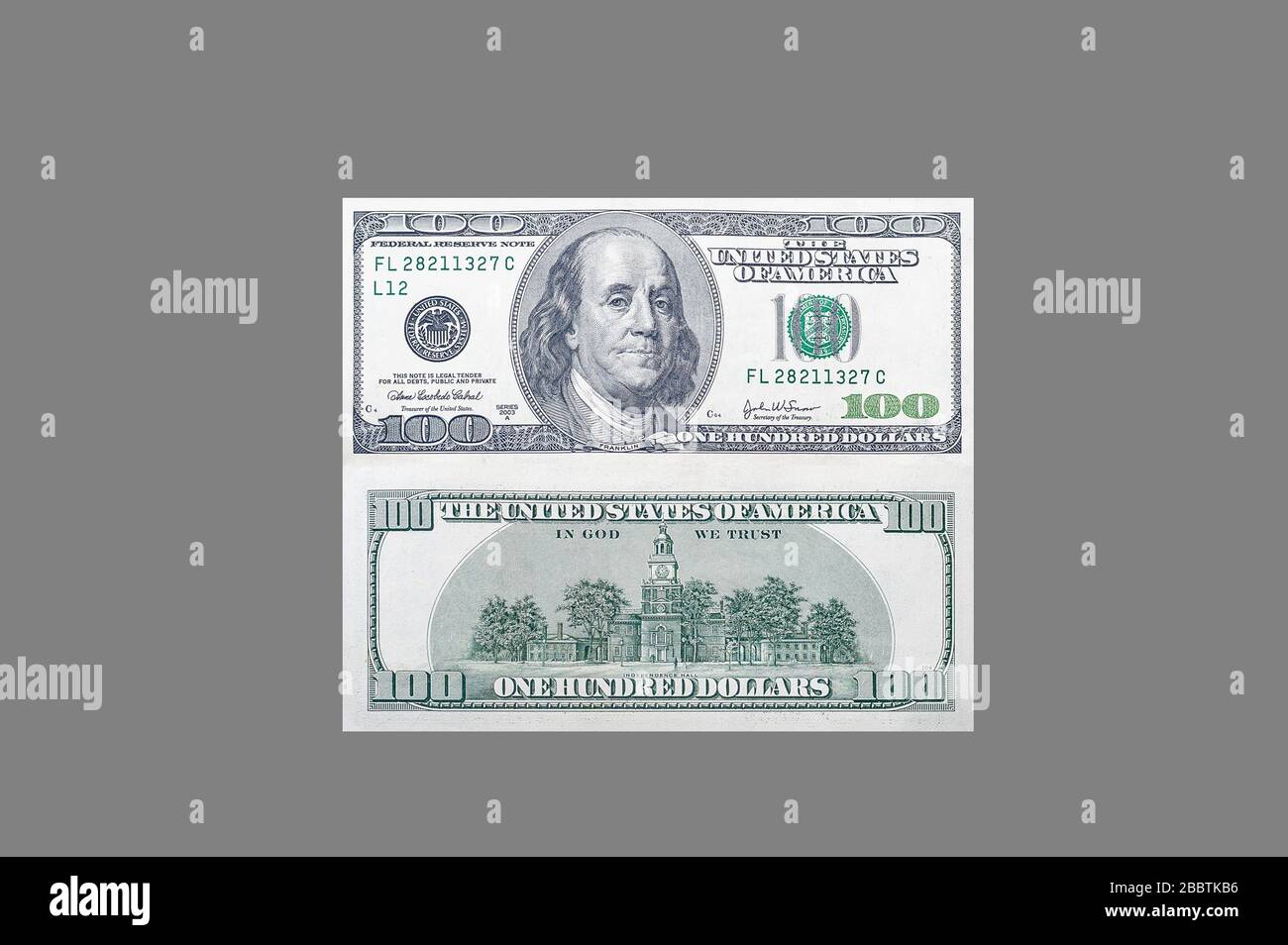 Fronte e retro di una banconota da cento dollari USA con ritratto del presidente americano benjamin franklin su sfondo grigio isolato Foto Stock