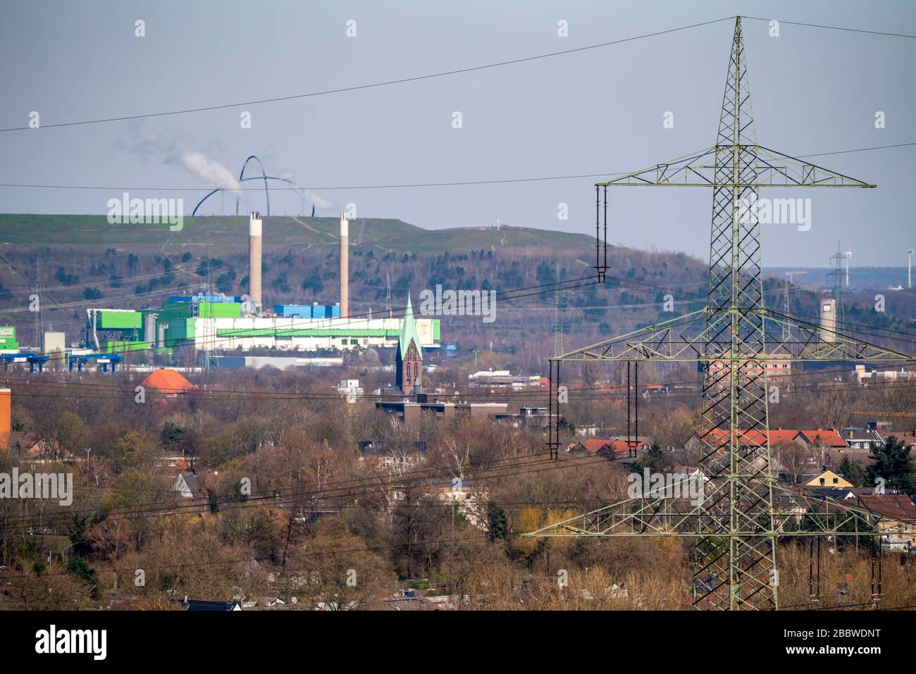 Vista panoramica su Herten, in direzione nord, Halde Hoheward, di fronte ad esso il centro di smaltimento rifiuti AGR, Germania Foto Stock