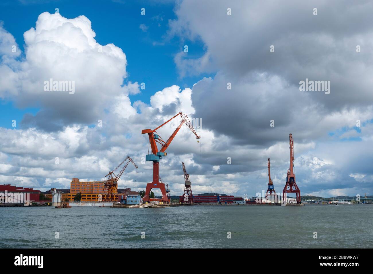 Gru di carico al porto commerciale di Gothenburg, Svezia, Europa Foto Stock