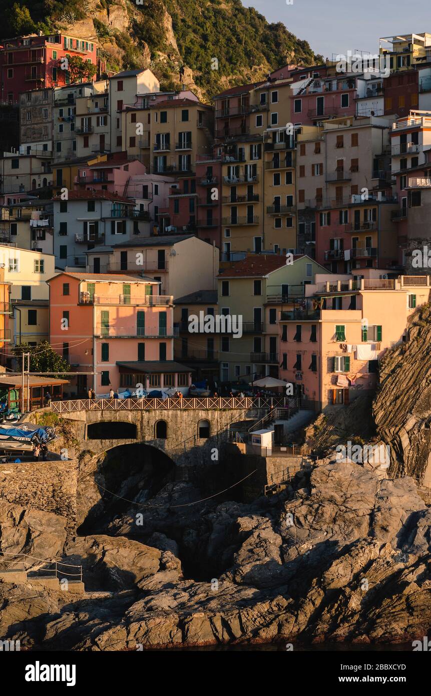 Tramonto a Manarola, Italia. Foto Stock