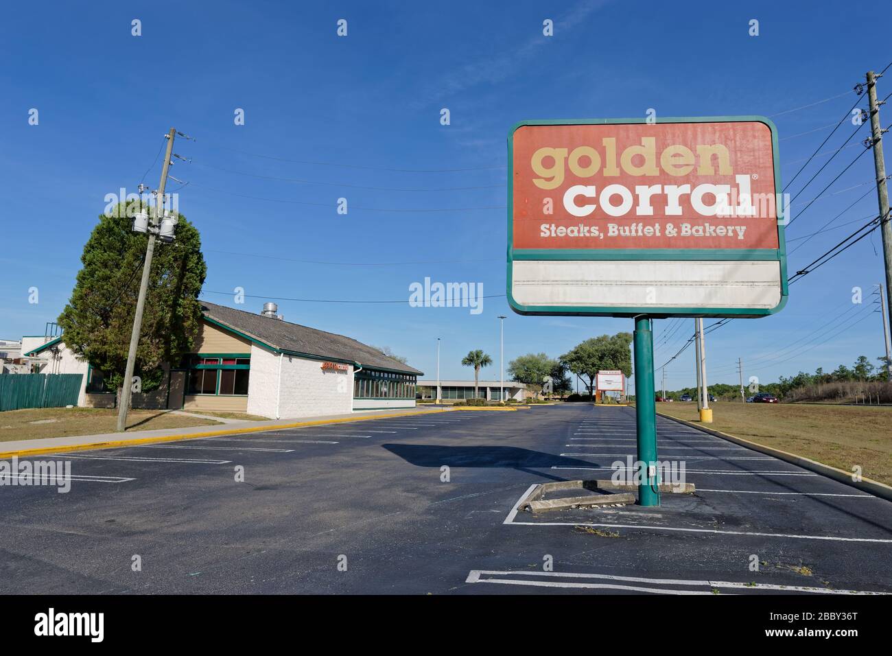 1 APRILE 2020, INVERNESS, FL: Popolare ristorante in stile buffet Golden Corral chiuso fino a nuovo avviso a causa della COVID-19. Foto Stock