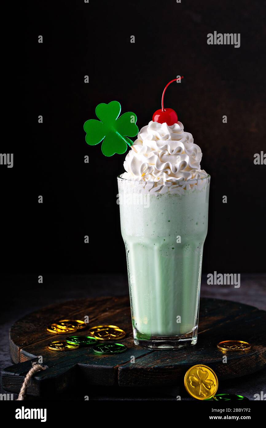 Shamrock shake per San Patrizio giorno Foto Stock